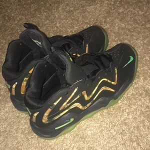 multi colored nike pippen